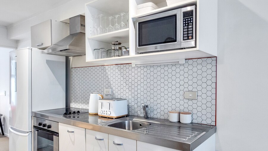 Chic 3 Bedroom City Central with Parking