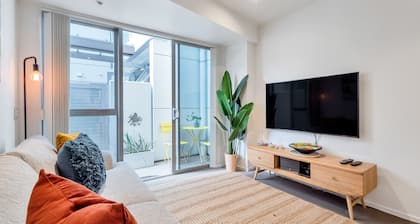 Chic 3 Bedroom City Central with Parking