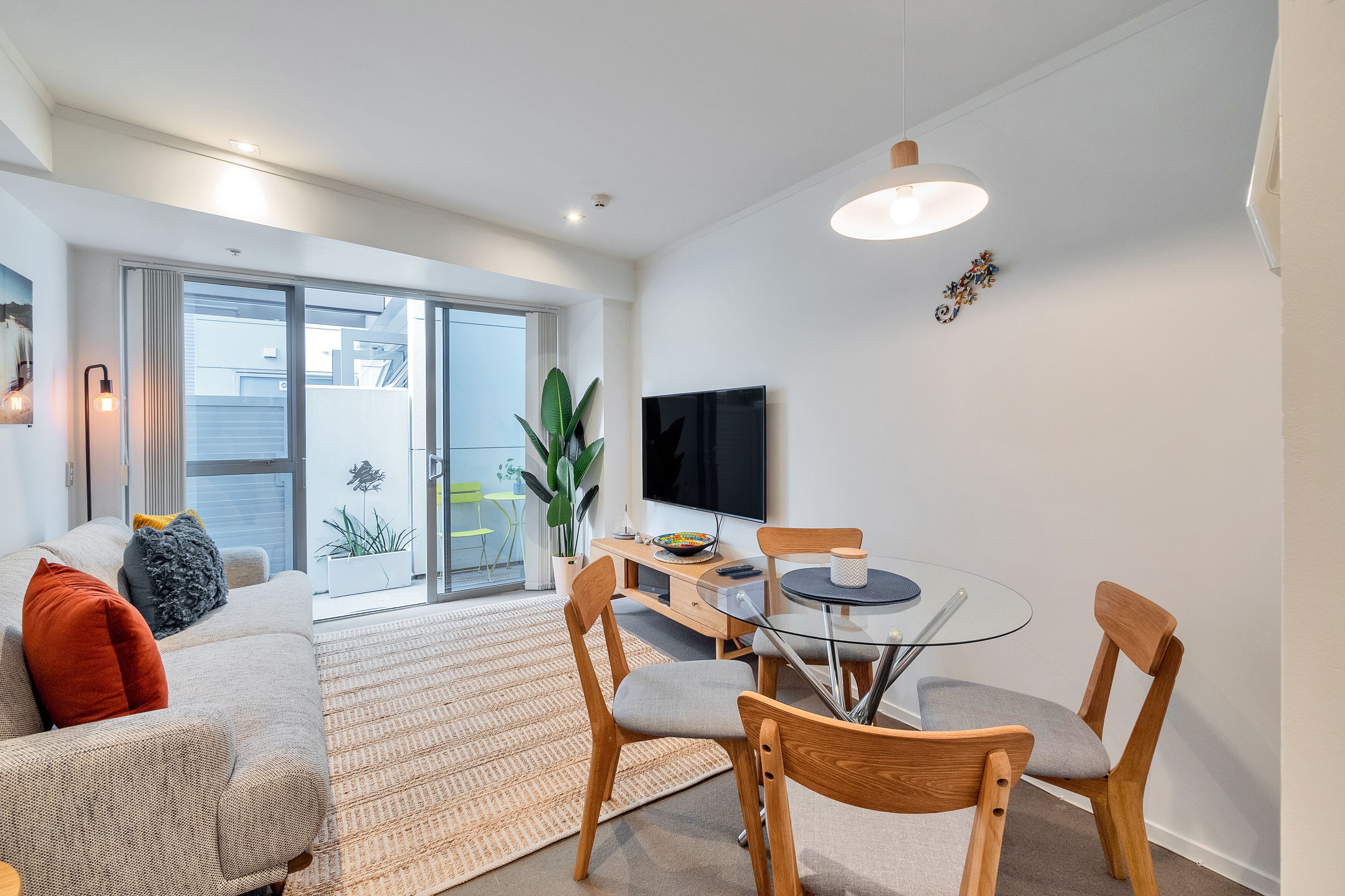 Apartment | Wohnbereich | 42-Zoll-Fernseher mit Kabelempfang, Netflix, Streaming-Dienste