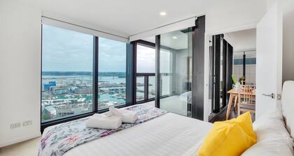 Amazing Harbour, Skytower & Rangitoto Views