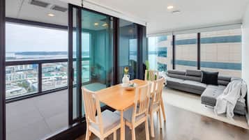 Apartment, 2 Bedrooms, City View | In-room dining