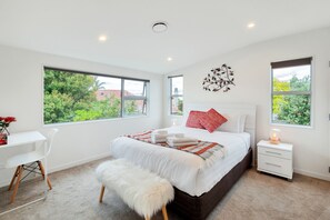 House, 5 Bedrooms | View from room