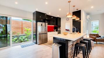 House, 5 Bedrooms | Private kitchen | Full-size fridge, microwave, oven, stovetop