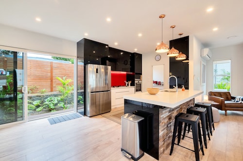 Elegant and Stylish Retreat in Epsom