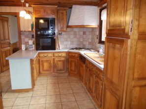 Fridge, microwave, oven, stovetop - Chalet - Fresse-sur-Moselle (Fresse-sur-Moselle)