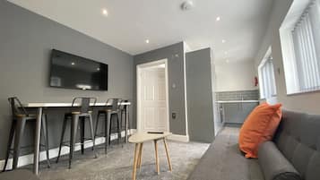 Apartamento, banheiro privativo | Lounge