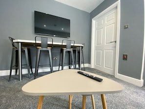 Apartment, Private Bathroom | Lounge
