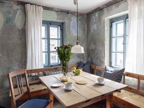 Ferienhaus | Essbereich im Zimmer