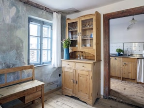 House | Private kitchen | Stovetop, coffee/tea maker, electric kettle, cookware/dishes/utensils