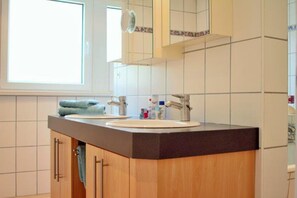 House | Bathroom - Ferienhaus Winterberg (Winterberg)