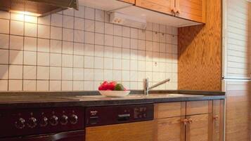 Ferienhaus | Eigene Küche | Kühlschrank, Mikrowelle, Ofen, Herdplatte