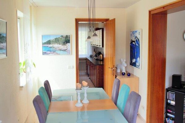 Ferienhaus | Essbereich im Zimmer