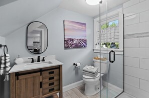 Combined shower/bathtub, toilet paper - BUMBLE BEE, The Hive Vacation Getaway  (Ogunquit)