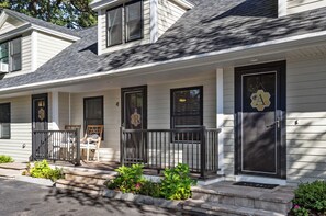 Exterior - BUMBLE BEE, The Hive Vacation Getaway  (Ogunquit)