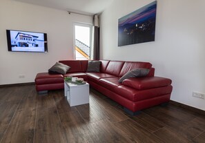 Apartment | Wohnbereich | Fernseher