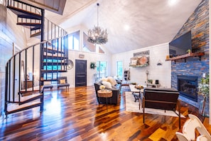Smart TV y chimenea 