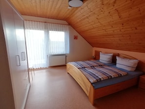 House | 2 bedrooms, desk, free WiFi, bed sheets - Ferienhaus Herzog (Haundorf)