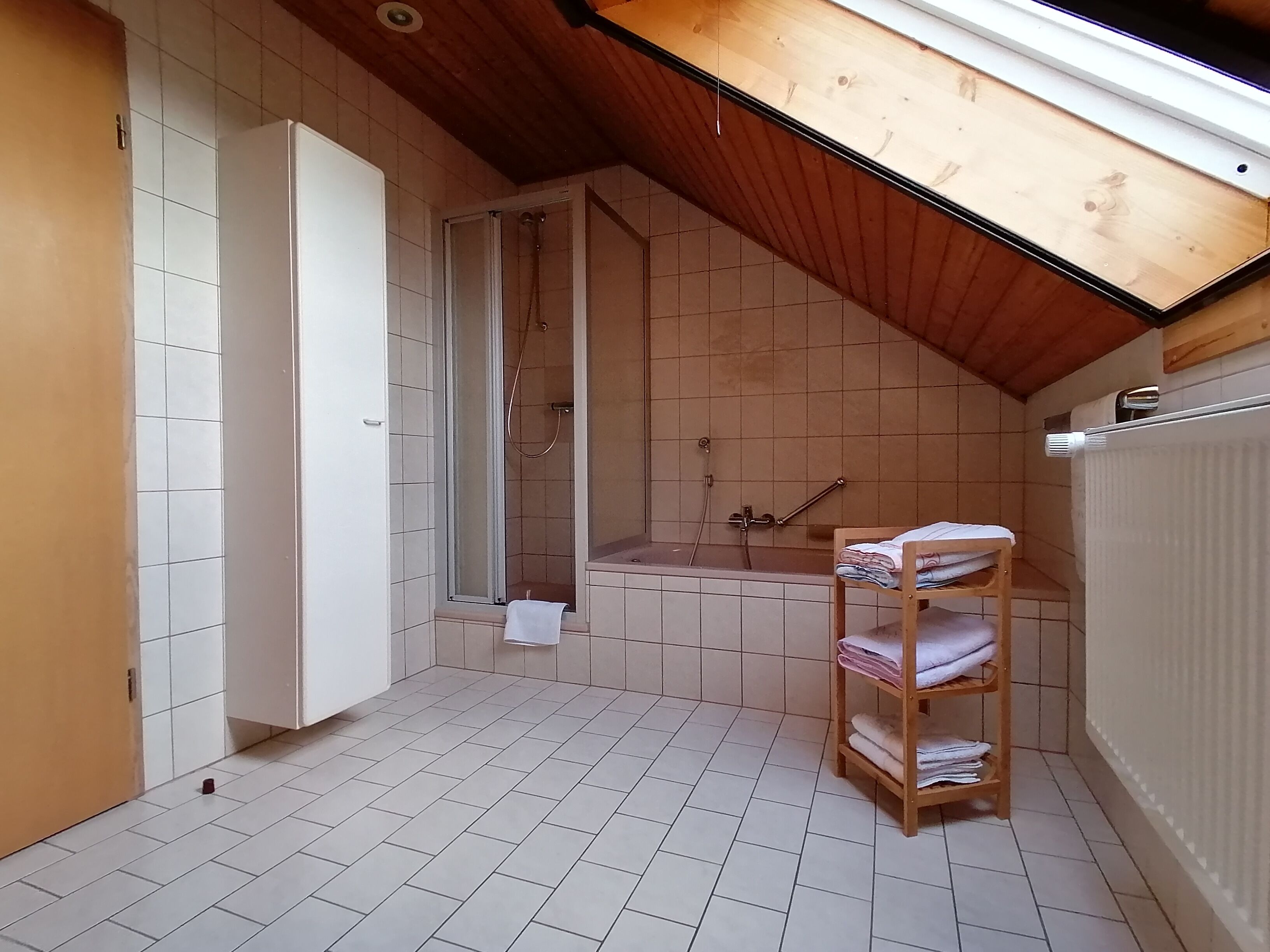 House | Bathroom | Separate bathtub and shower, hair dryer, soap, toilet paper