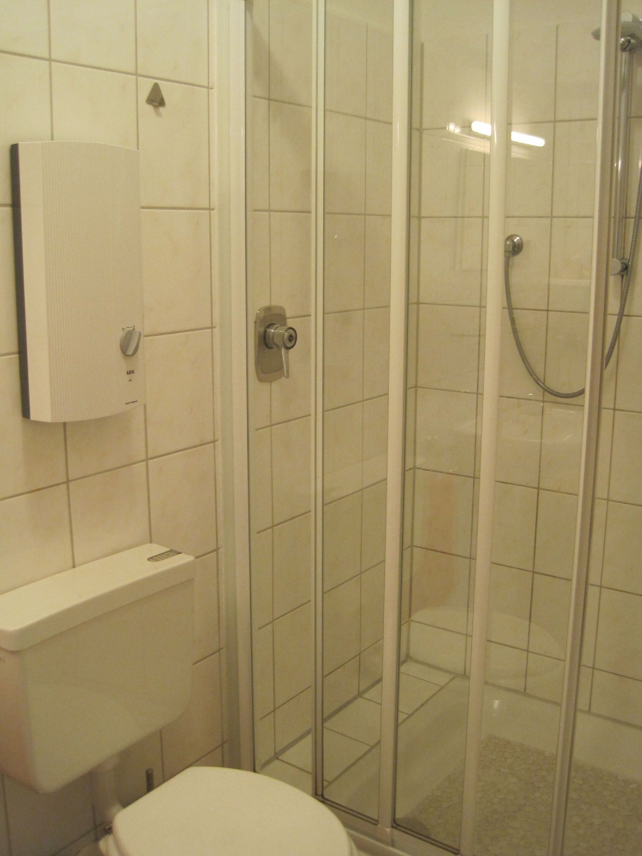 Apartment | Bathroom | Shower, hair dryer, towels, soap