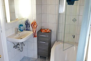 Apartment | Bathroom