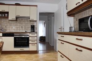 Apartment | Eigene Küche | Kühlschrank, Mikrowelle, Ofen, Herdplatte