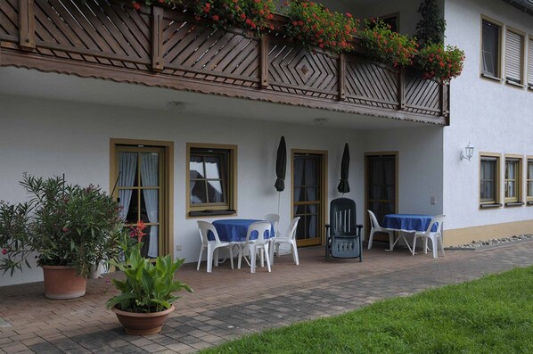 Terrace/patio - Ferienwohnungen Lehner (Mitteleschenbach)