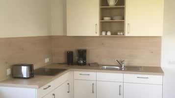 Apartment | Dapur peribadi | Peti sejuk/penyejuk beku saiz penuh, ketuhar, dapur