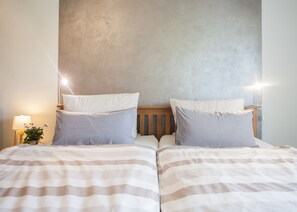 Appartement | 1 slaapkamer, een kluis op de kamer, een strijkplank/strijkijzer