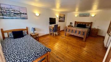 4 bedrooms, iron/ironing board, free WiFi, bed sheets