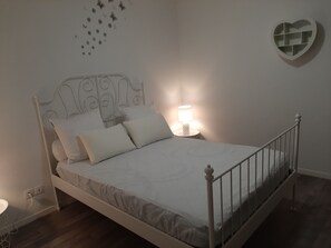 2 chambres, fer et planche à repasser, Wi-Fi, draps fournis