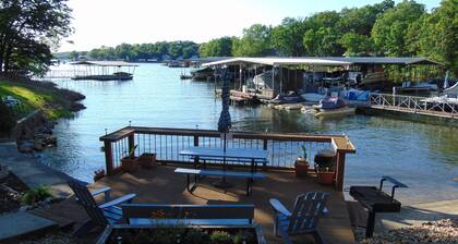 Swim Dock, Family Fun, Close to Hot spots!