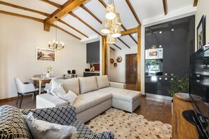 Villa, 2 slaapkamers | Woonruimte | Een flatscreentelevisie