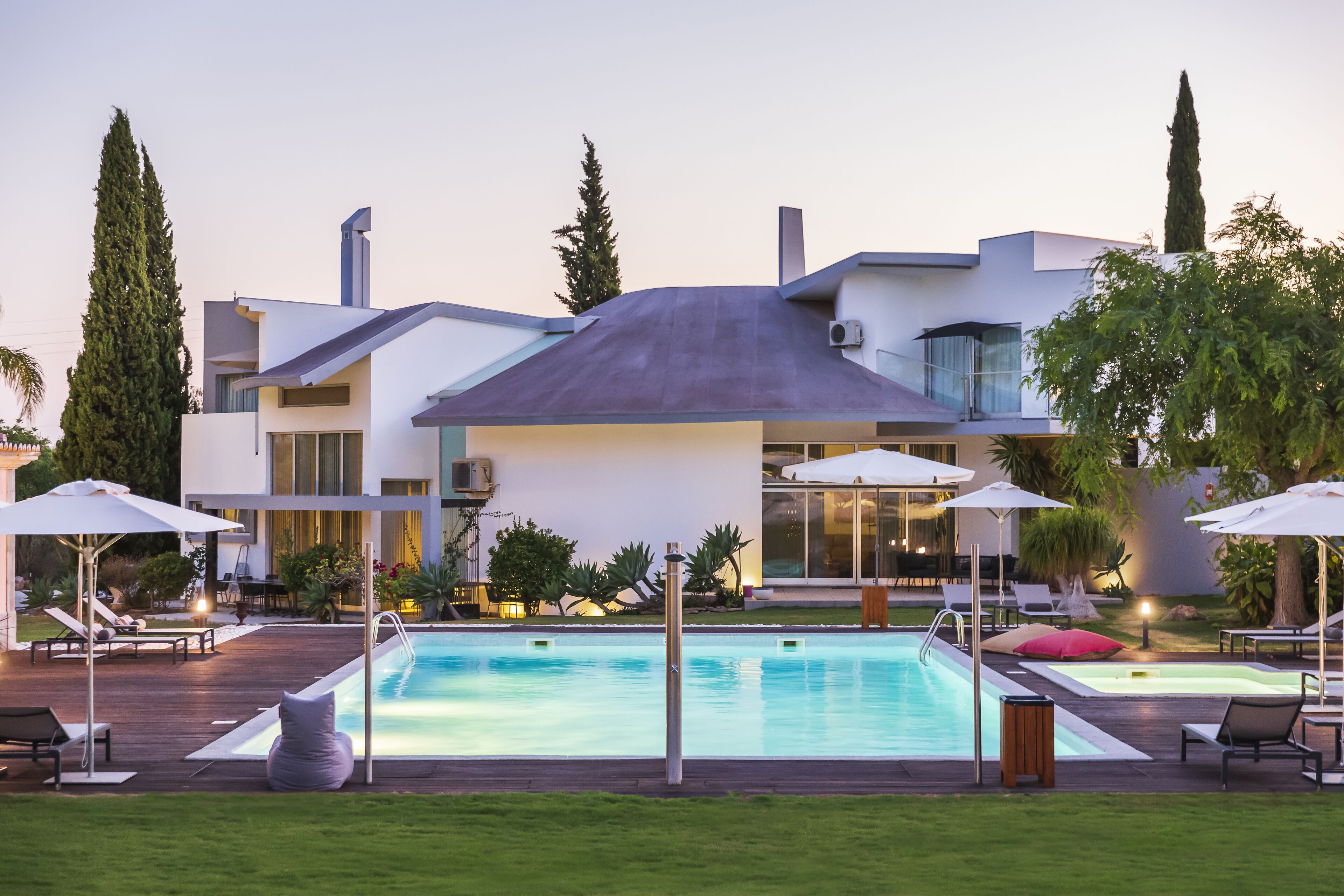 2 outdoor pools