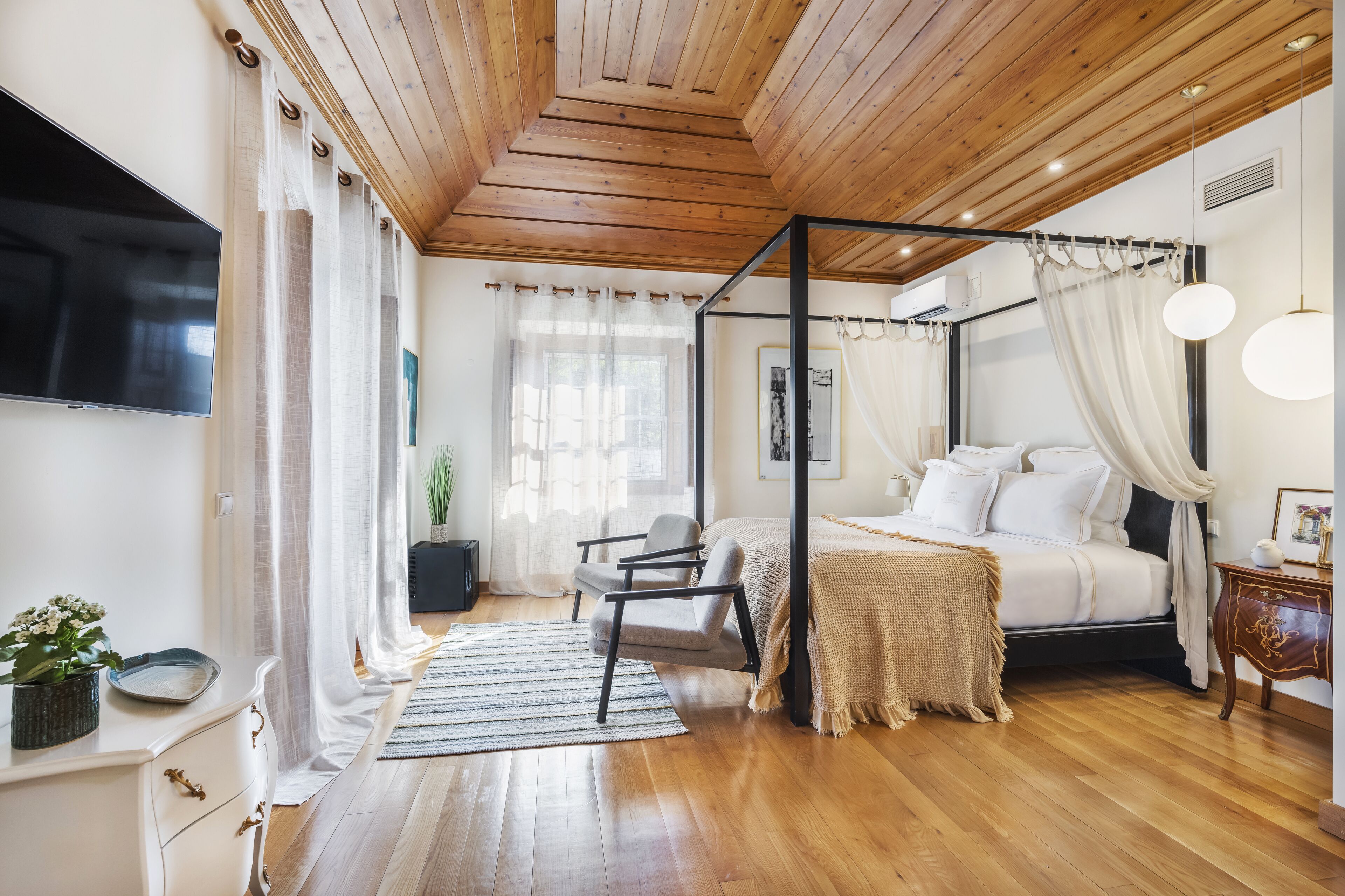 King Room , Pool View (1) | Minibar, WiFi (free)