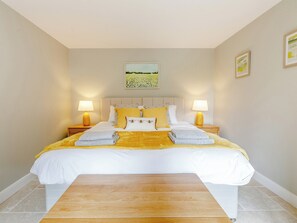 2 bedrooms, free WiFi, bed sheets - Tadpole Cottage at Frog Hall (Tilston, near Malpas)