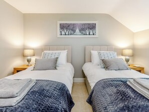 2 bedrooms, free WiFi, bed sheets - Tadpole Cottage at Frog Hall (Tilston, near Malpas)