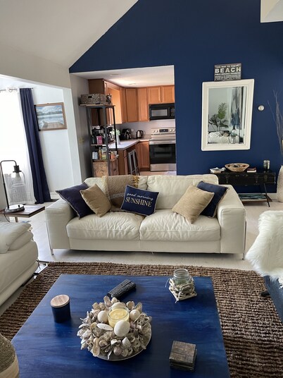 PET FRIENDLY.  WALK TO SANDYNECK BEACH 