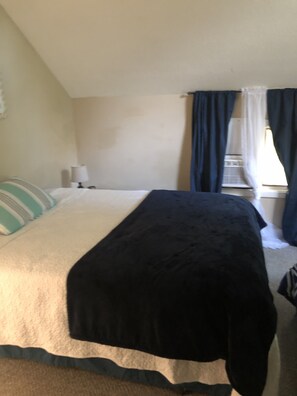 4 bedrooms, desk, iron/ironing board, WiFi