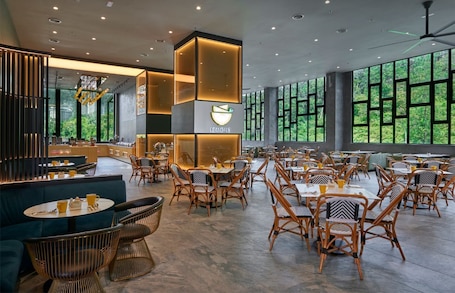 Breakfast, lunch and dinner served . SCAPES Hotel