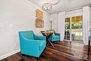 Interior - the ORANGE DOOR just steps from art, trails & dining (Bentonville)