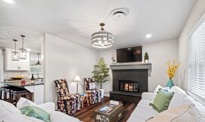 Smart TV, fireplace, stereo