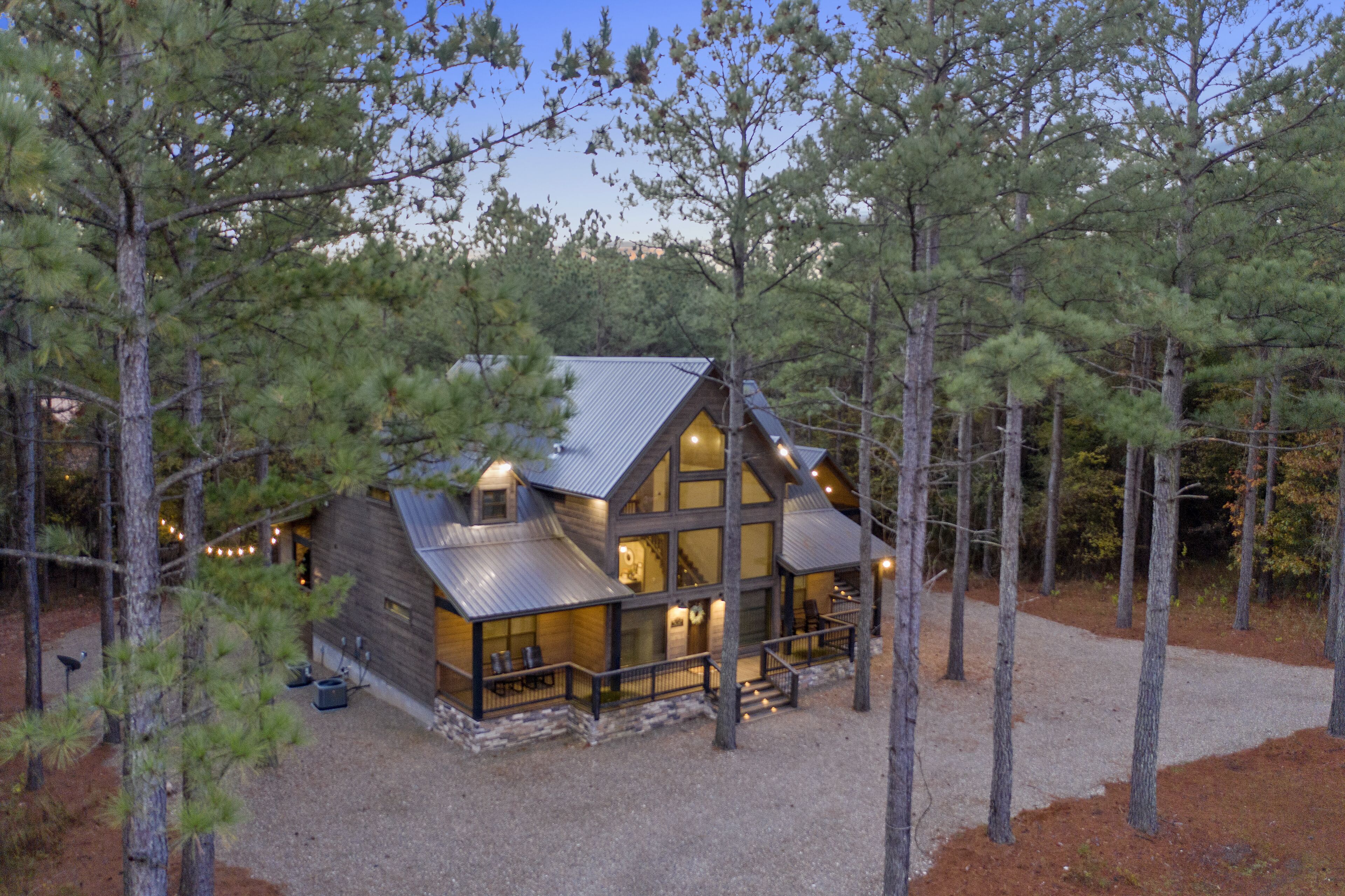 Maple Lodge...Modern Farmhouse Cabin with Rustic Charm