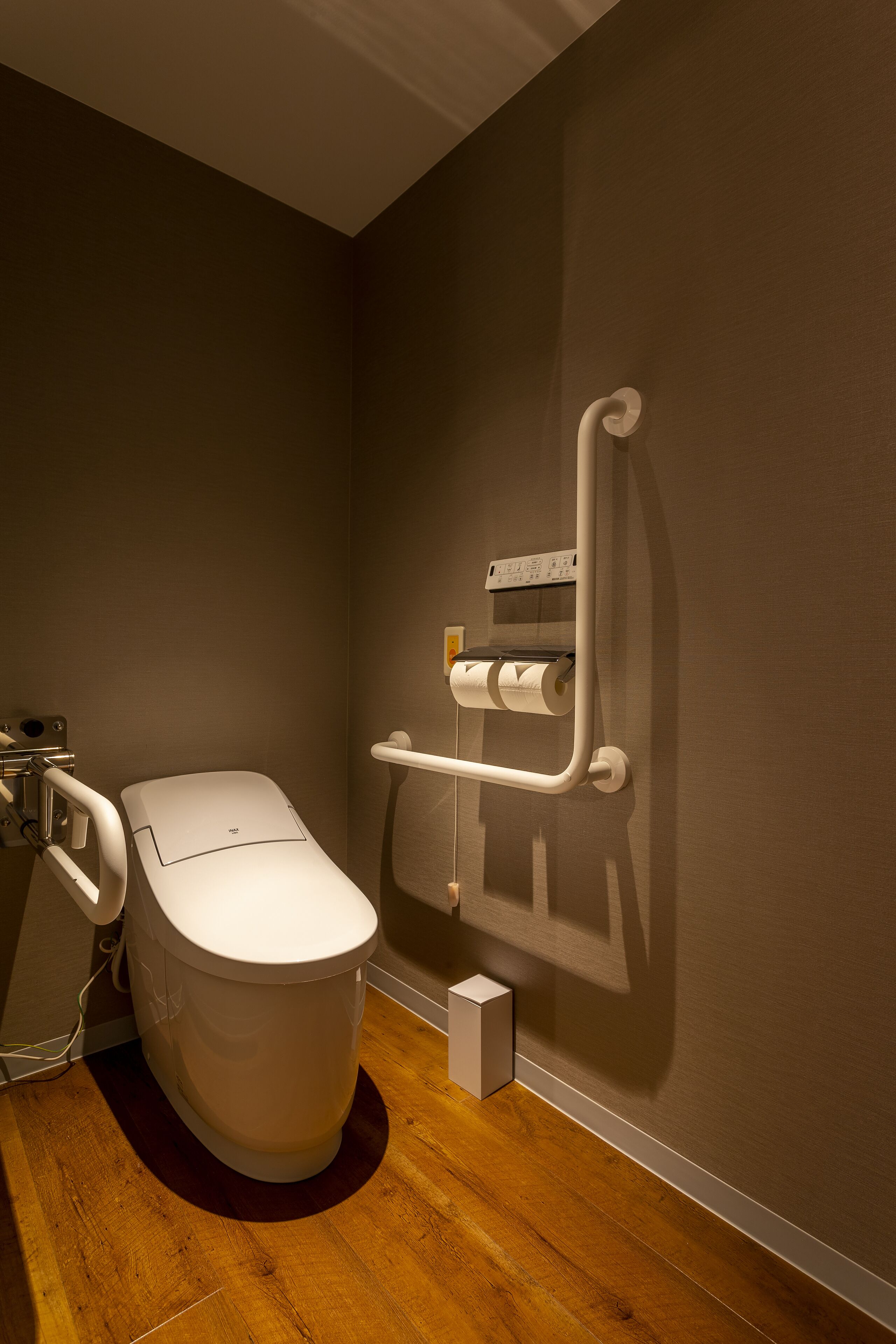 universal twin room | free wifi, bed sheets