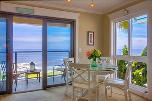 Dining - Perfect Sunsets... 2 Bedroom - 2 Bath condo with unobstructed views of the ocean (La Jolla)