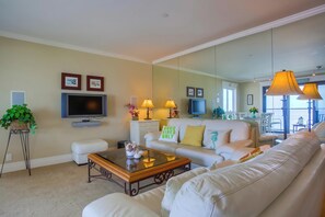 TV - Perfect Sunsets... 2 Bedroom - 2 Bath condo with unobstructed views of the ocean (La Jolla)