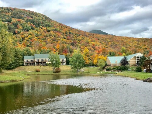 3 Bedroom 2 Bath Unit Overlooking Pond & Closest to Pools & Sports Club!!!