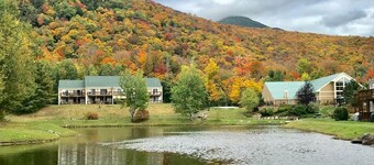 3 Bedroom 2 Bath Unit Overlooking Pond & Closest to Pools & Sports Club!!!