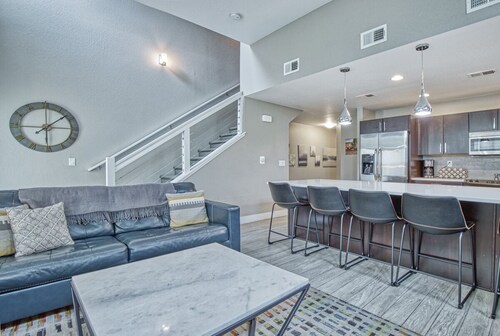 Wonderful Three Bedroom Townhome in Old Town North