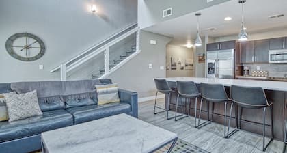Wonderful Three Bedroom Townhome in Old Town North