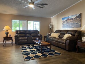 Smart TV, fireplace, DVD player, table tennis - 3-Bed 2 Bath Cozy Foothills Vacation Home (Yuma)